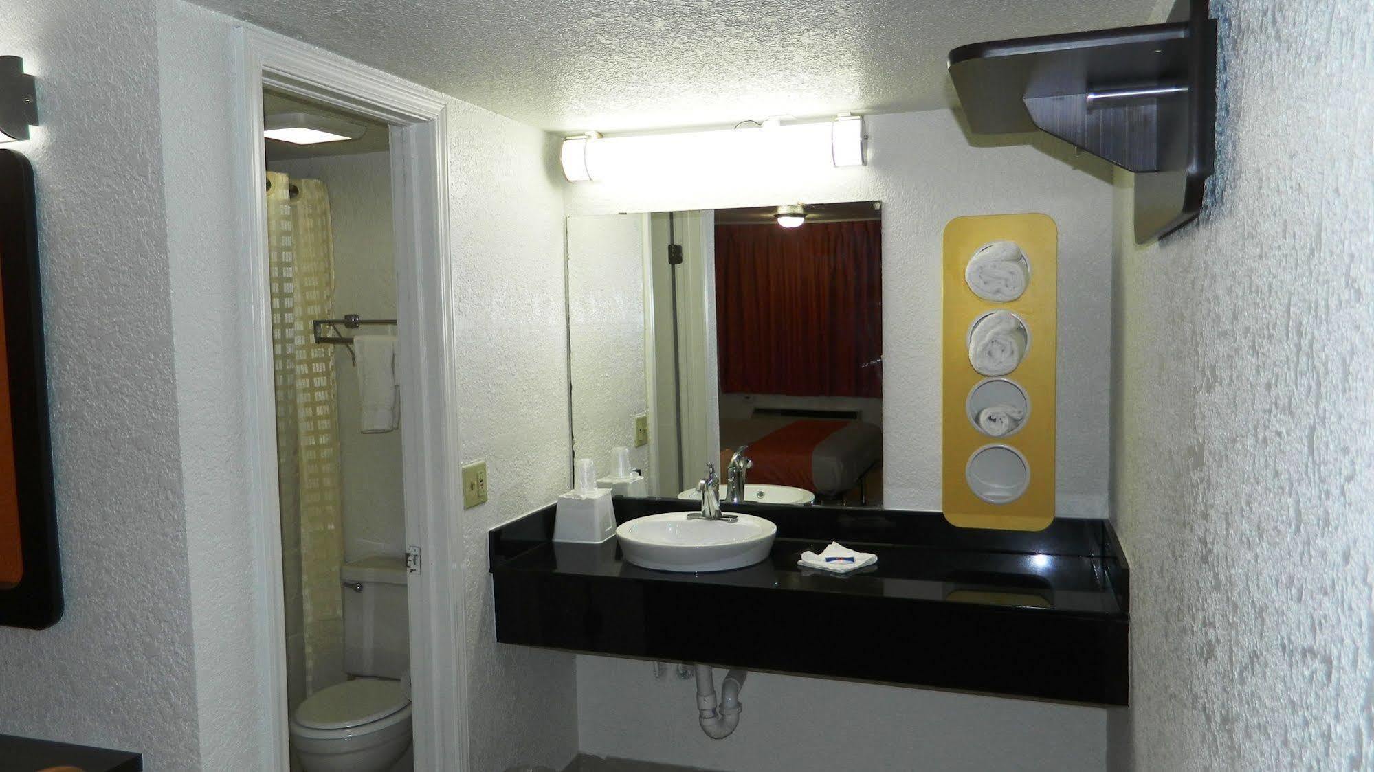 Hotel 6-oklahoma City, Ok - Airport East Oklahoma City