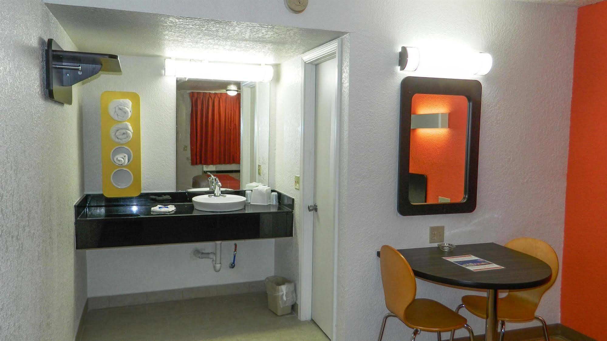 6-oklahoma City, Ok - Airport East 2*